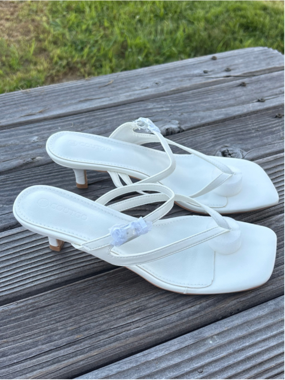 Women's Coutgo White Thong Kitten Heel Sandals Size 8.5